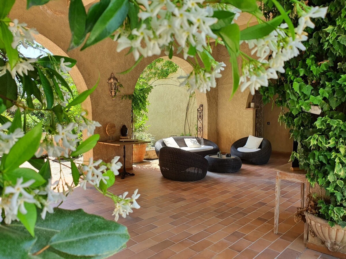 Le Mas De Mougins — 2